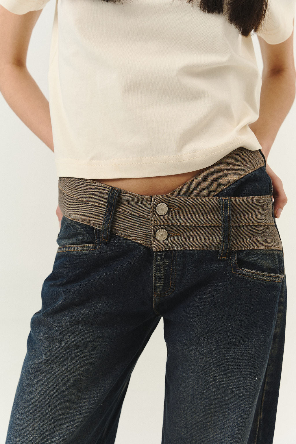 Statement Jean in Washed Brown Indigo