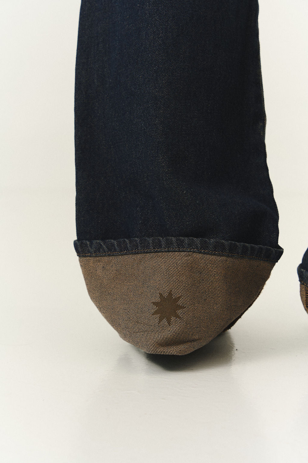 Statement Jean in Washed Brown Indigo