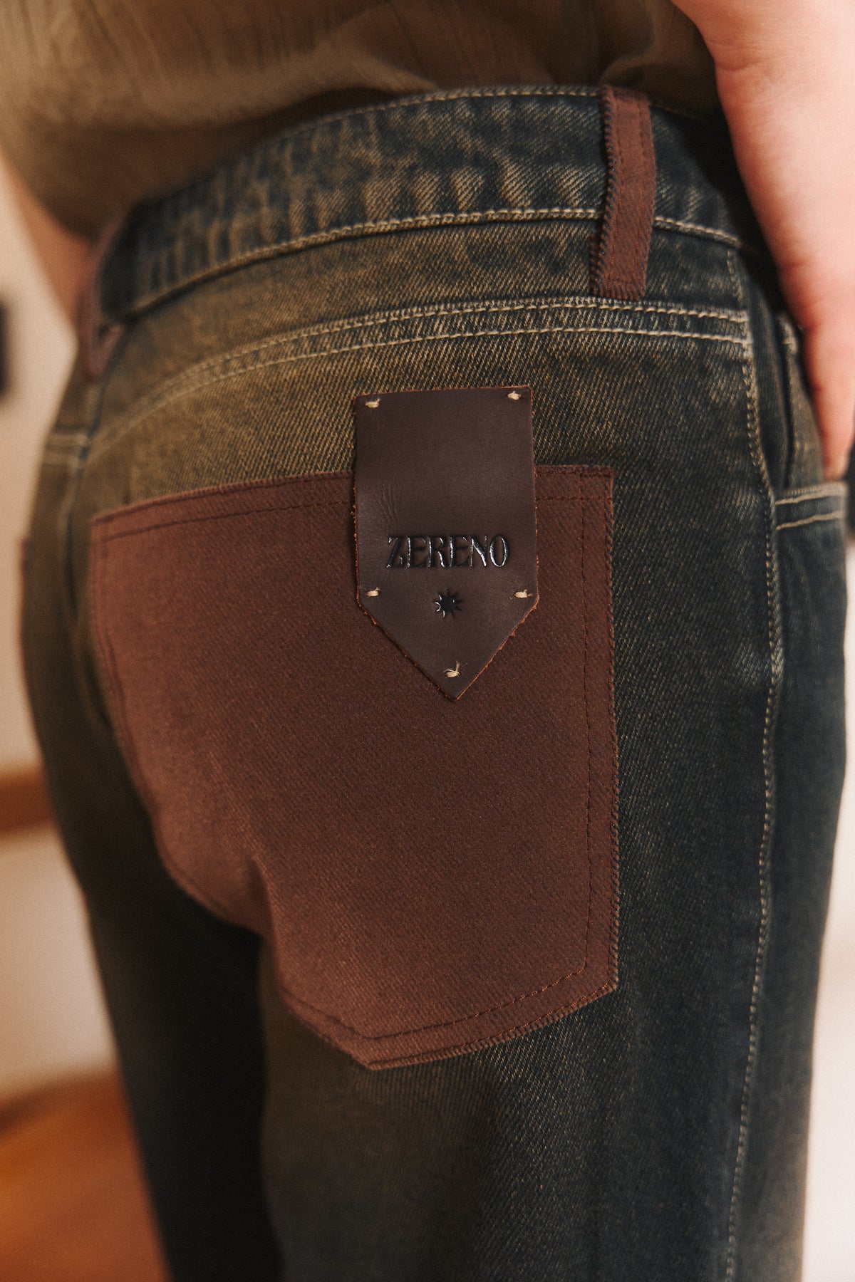 Buckle Jean in Green Indigo